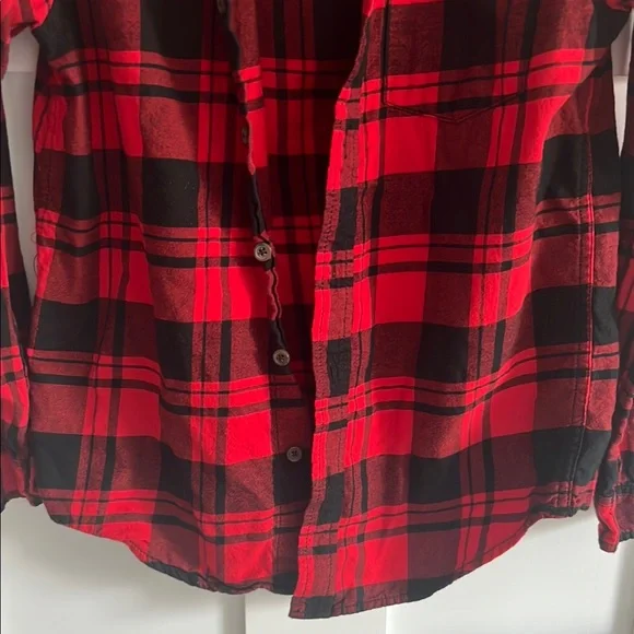 Cat& Jack Boy’s Red and Black Plaid Shirt Size Large - Picture 7 of 9